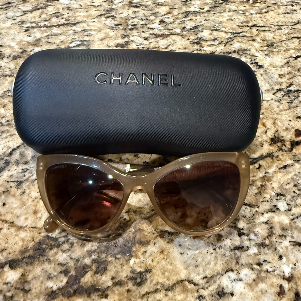 Chanel 5409-A Beige Cat Eye Sunglasses w/ Raffia Braid Temples & Case - Picture 2 of 10